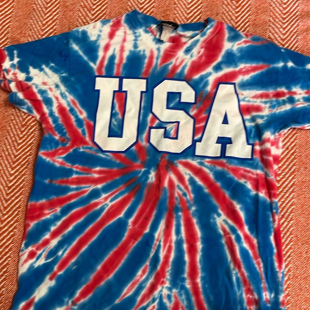 Red white & blue shirt! 3 for 12 🤩